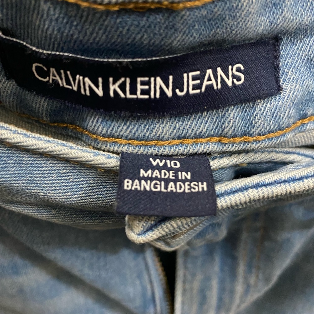Calvin Klein - Picture 3 of 3
